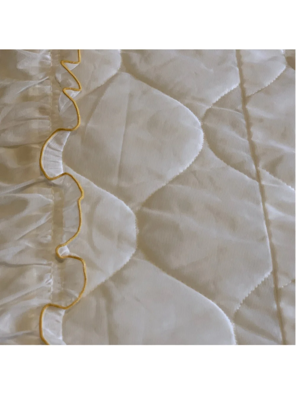 Vintage Double Size Bedspread Floral Ruffle White Yellow Brown Big Flowers